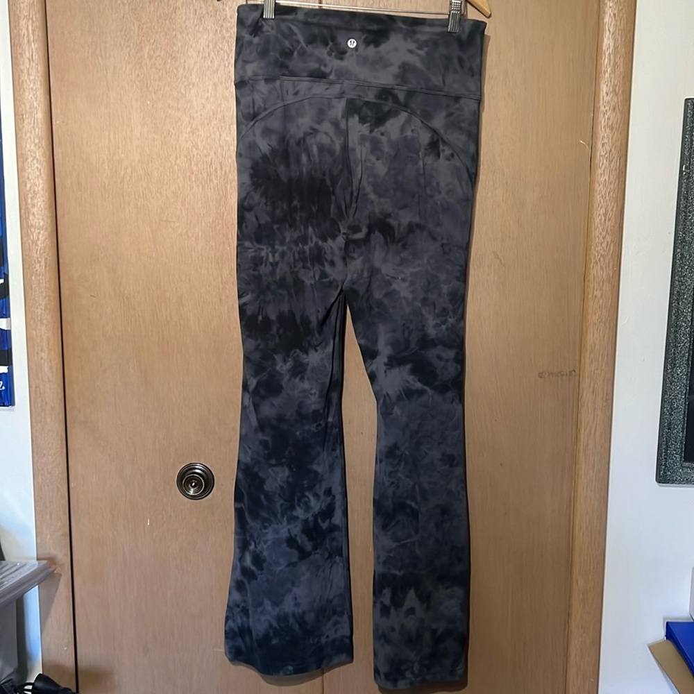 Lululemon Flare Leg Grey/Black Tie Dyed Leggings Size 12